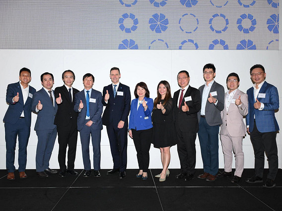 11 November Sustainable Investing Community Networking event group photo with representatives from Deloitte, CFA Institute and CFA Society Hong Kong.